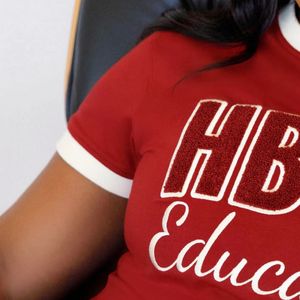 T-shirt en chenille rouge-ivoire pour femmes HBCU, coton premium, coupe classique, vêtements grecs, doux, confortable, élégant, logo brodé - Product Image 5