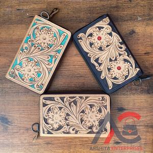 Nouvel arrivage de portefeuille sculpté usiné à la main pochette de téléphone élégant multi-usages portefeuille à bracelet en cuir occidental pour femmes - Product Image 1