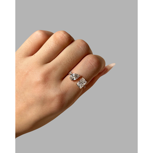 Bague manchette en or rose 14 carats avec diamant de laboratoire taille poire radiant de 2,50 carats, certifié IGI, E VVS2, pavé géométrique ouvert de diamants - Product Image 4