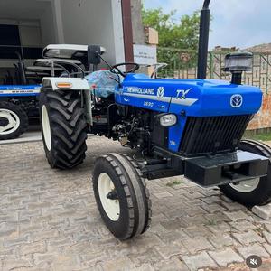 Venta al por mayor New Hollands T1104 110 HP Tractor Bastante usado Precio asequible Tractor de granjero original Comprar hoy - Product Image 1