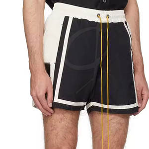 กางเกงขาสั้นกันลมกันน้ำสำหรับผู้ชาย ดีไซน์ปรับแต่งได้ ผลิตจากโพลีเอสเตอร์ 100% - Product Image 2