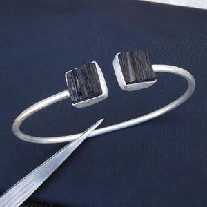 กำไลข้อมือทำมือสีเงินสเตอร์ลิง925พร้อมกำไลทัวร์มาลีนสีดำธรรมชาติชุบทองกำไลสไตล์น่ารักสำหรับเป็นของขวัญ - Product Image 2