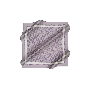 Pañuelo Cuadrado de Crepé de Seda Lila con Estampado Geométrico - Product Image 1
