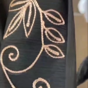 Abayas de créateur élégantes et modestes pour femmes manches brodées à la main robes formelles de Dubaï tissu respirant musulman traditionnel - Product Image 1