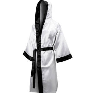 Bata de boxeo de manga larga hecha de seda de poliéster 100% con diseño de logotipo bordado Bata de sublimación Sialkot - Product Image 2