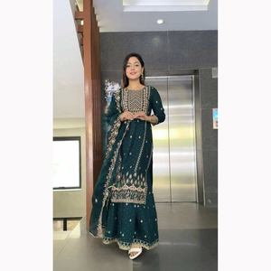 Trois pièces Salwar Kameez robe lourde broderie travail style indien pakistanais en coton de soie pour la fête pour des occasions spéciales - Product Image 3