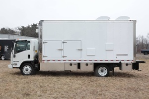 Châssis de camion de nourriture NPR avec remorque de corps en aluminium et fibre de verre de 18 pieds pour collations Hotdogs Bonbons Chips Crème glacée - Product Image 3