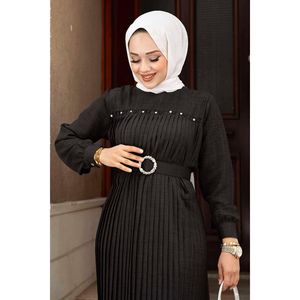 Robe modeste hijab plissé avec détail de pierre noire - Product Image 5