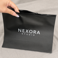 Sacs à fermeture éclair en PE givré imprimés avec logo personnalisé, emballages réutilisables pour vêtements de saison, chaussettes et pantalons, vente au détail