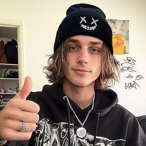 Bonnet tricoté avec logo personnalisé élégant vente en gros bonnet à la mode bonnet chaud d'hiver bonnets brodés pour les acheteurs de boutiques - Product Image 2