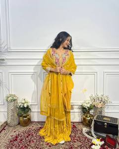Robe Georgette Ethnique Moderne pour Adultes Costume Sharara Dessiné à la Main Palazzo Designer Vêtements Indiens et Pakistanais pour Fêtes - Product Image 1