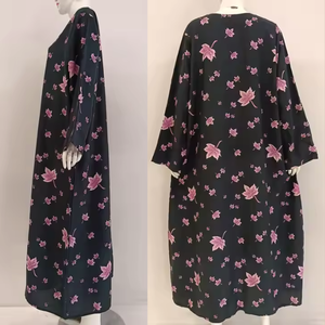 Robe Abaya Grande Taille pour Femmes Manches Longues Longueur Entière Respirante Florale Polyester/Coton par Chrysanta - Product Image 4