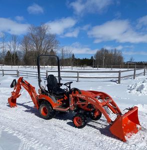 Offre Spéciale à Durée Limitée : Tracteur Kubota BX23S d'Occasion avec Godet Multifonctionnel 4-en-1 Certifié EPA. - Product Image 2