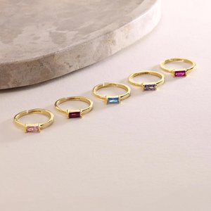 Bague ajustable personnalisée 16-17 mm avec mini-pierre de naissance baguette, topaze bleue et rubis, bague délicate avec pierre de naissance - Product Image 2
