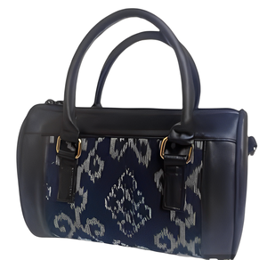 Elegante bolso indonesio Ikat Bowling-Diseño de moda duradero y resistente al agua - Product Image 1