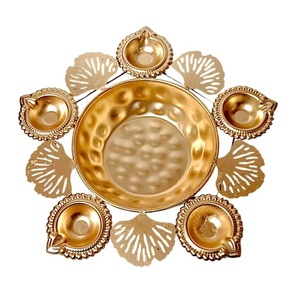 Urli Bowl Puja Artículo de decoración para decoración del hogar Cuenco de metal Flores flotantes Boda Diwali Artículos de decoración. - Product Image 5