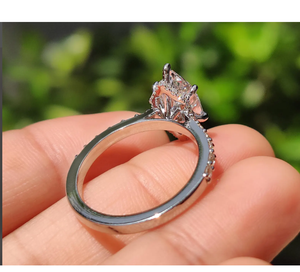 แหวนเพชรเลี้ยงในห้องปฏิบัติการทรงหรูหรา ประดับด้วยพลอยเจียระไนแบบบริลเลียนท์ เหมาะสำหรับงานหมั้นหรืองานแต่งงาน ดีไซน์ทันสมัยจากอินเดีย - Product Image 6