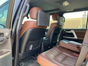 SUV Essence V8 4.5L AWD Modèle Aspire 2023-2024, Intérieur Cuir Foncé, Conduite à Gauche, Boîte Automatique, Toit Panoramique - Product Image 4