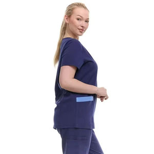 Combinaison de travail pour clinique féminine, respirante, conçue pour les professionnels de la santé recherchant le confort, la flexibilité et des performances fiables - Product Image 4