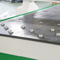 Machine de fraisage CNC professionnelle ATC 1325 pour la fabrication rapide et automatique de portes d'armoires avec changeur d'outils