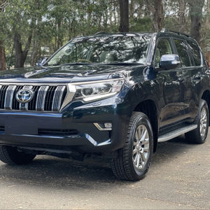 Toyota LandCruiser Prado 2022 Sièges en cuir de direction à droite avec caméra arrière - Product Image 1