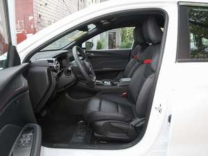 MG5 2024, SUV essence, automatique, conduite à gauche, sièges en cuir, pneus R18, toit en alliage d'aluminium, haute qualité, haute vitesse, nouveau design - Product Image 4