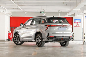 SUV compact d'occasion 2024, traction avant, 5 portes, 5 places, transmission automatique, intérieur foncé, SUV chinois abordable à vendre - Product Image 2