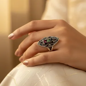 Bague de cocktail vintage en argent 925 avec pierres en zircon, motif floral, bijoux statement pour femmes, à porter au quotidien, provenant du Rajasthan - Product Image 3