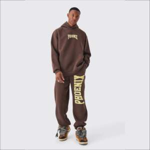 IOTA SPORTS Conjuntos Deportivos Unisex de Alta Calidad con Logotipo Personalizado, Estampado Puff, Estilo Casual, Gruesos, Talla Grande, Sudadera con Capucha y Pantalones de Pierna Recta - Product Image 1