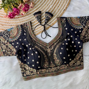Chemisier indien fait à la main pour les mariées Design dos-ouvert avec broderie de séquence de travail à fil lourd Superbes Latkans - Product Image 2