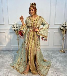 Designer à la mode-HAND-ZARDOZI-EMBROIDERY SUR LA ROBE DE CAFTAN & VOILE éblouissante sur le tissu de brocart AVEC LA ROBE DE TRAIL POUR le mariage = 2024 - Product Image 1