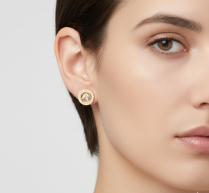 Pendientes de Botón Redondos de Oro Amarillo de Lujo con Diseño de Racimo de Diamantes con Motivo de Hoja |   Joyería de Alta Calidad para Mujer - Product Image 4