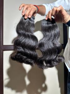 Paquetes de cabello ondulado Natural indio crudo Cabello humano de templo virgen con textura sedosa Flujo natural y extremos gruesos sin enredos - Product Image 4