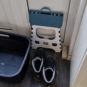 เก้าอี้พับพกพาสำหรับใช้งานกลางแจ้ง ขนาดเล็กถึงใหญ่พิเศษ สำหรับอาบน้ำหรือเปลี่ยนรองเท้า ทำจากพลาสติกทนทาน - Product Image 5