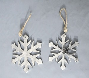 Copo de nieve de metal hecho a mano a granel, adornos navideños de cobre y hierro para Festival en casa, para el hogar Decoración elegante, plástico artificial - Product Image 1