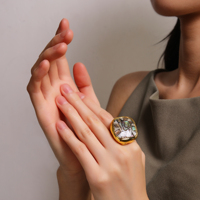 Bague redimensionnable en cuivre plaqué or 18 carats avec lunette en coquille d'ormeau à la mode pour un usage quotidien ou un cadeau