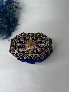 Caja de Joyería de Terciopelo Hecha a Mano con Bordado, Cubierta de Tela Resistente, al Mejor Precio para Regalo o Almacenamiento - Product Image 3