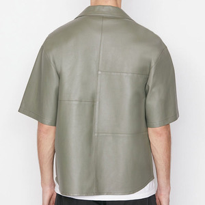 เสื้อผู้ชายหนัง PU สีดำแขนสั้นมีกระดุมตรงหน้าอกมีกระเป๋าแบบปรับแต่งได้ - Product Image 6