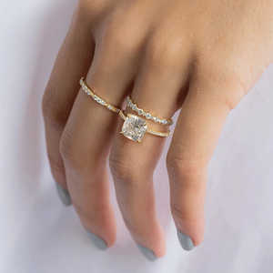 Anillo de compromiso de boda con pavé de moissanita de corte brillante redondo Vintage deslumbrante y elegante de plata 925 - Product Image 1