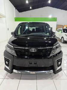 ปี 2022 สำหรับรถยนต์ Voxy Mini Wagon มือสอง เกียร์อัตโนมัติ ภายในสีเข้ม เบาะหนัง ขนาดยาง R17 น้ำมันเบนซิน พวงมาลัยซ้าย ยูโร - Product Image 4