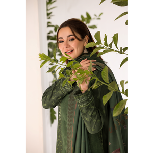 Ensemble de costume Dhanak 3 pièces respirant en mousseline brodée pour femme SOBIA NAZIR avec châle imprimé en laine et pantalon Modèle BIC-4027 - Product Image 1