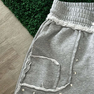 2025 nueva llegada de algodón pesado pantalones de chándal en blanco de gran tamaño para hombres pantalones de chándal holgados con dobladillo crudo lavado desgastado personalizado - Product Image 2