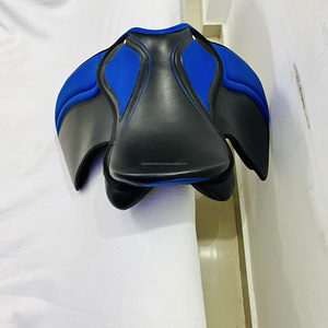 Selle de dressage équestre anglaise de luxe en cuir synthétique de la plus haute qualité, taille personnalisée, logo couleur pour l'équitation - Product Image 3