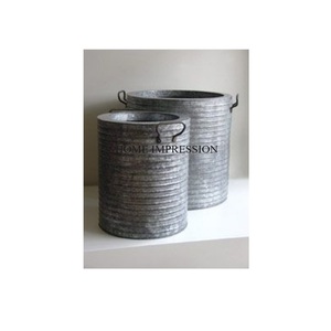 Recién llegado, maceta y macetas de flores de estaño galvanizadas de diferentes tamaños, Juego de 2 hoteles de diseñador y maceta de flores decorativas para el hogar - Product Image 1