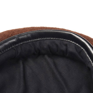 Chapeau béret élégant et doux conçu avec soin et attention, avec une coupe extensible et un design intemporel pour une tenue décontractée élégante Chapeaux - Product Image 5