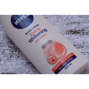 Loción Corporal Blanqueadora e Iluminadora con Vitamina C, E, B3 y AHA, 450 ml, Venta al por Mayor de Fábrica - Product Image 6