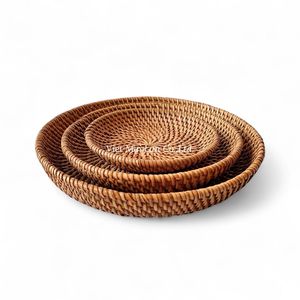 Bandeja de Ratán Hecha a Mano de Estilo Rústico con Materiales Naturales para Servir y Decoración del Hogar - Product Image 1