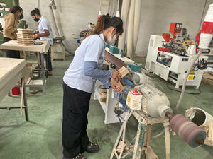 Balaustres de madera tallada, piezas de escalera, venta al por mayor, de goma maciza balaustres de madera, poste 2207, diseño personalizado y tamaño para escalera - Product Image 5