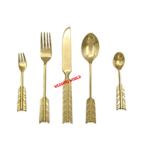 Juego de Cubiertos de Metal con Acabado Dorado, Juego de Cinco Cubiertos de Mesa de Calidad Superior, Cubiertos de Metal de Lujo - Product Image 6