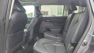 Toyota Highlander XLE FWD Automatique 2022 Sièges en Cuir Toit Ouvrant Panoramique - Product Image 6